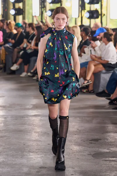 Look 15
